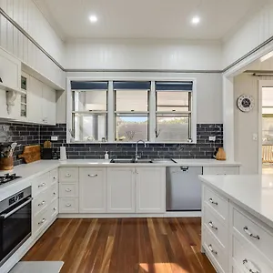 Elegant, Stunning & Central! East Side Gem! Holiday home Toowoomba