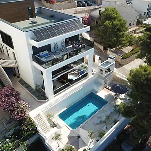 Luxury Beachfront Carlisa Apartment Ciovo